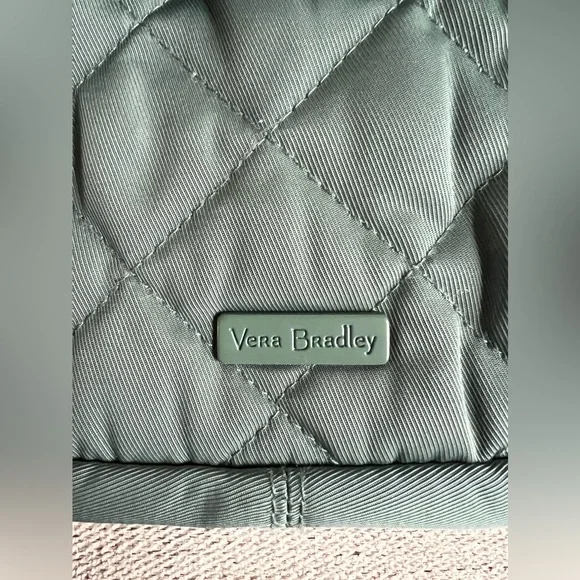 EUC Vera Bradley Crossbody in Olive Leaf Performance Twill - Picture 2 of 6
